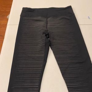 Women’s Size Small Fabletics Capri leggings